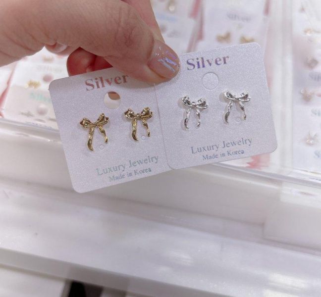 金屬蝴蝶結貼耳耳環 貼耳耳環
金屬蝴蝶結貼耳耳環
韓國飾品
韓國耳環
耳環
髮飾
手鍊
戒指
純銀飾品
珍珠耳環
三麗鷗代購
飾品店