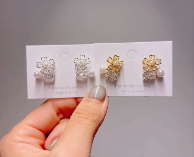花朵鋯石珍珠耳環 韓國飾品
韓國耳環
耳環
髮飾
手鍊
戒指
三麗鷗代購
飾品店
韓國