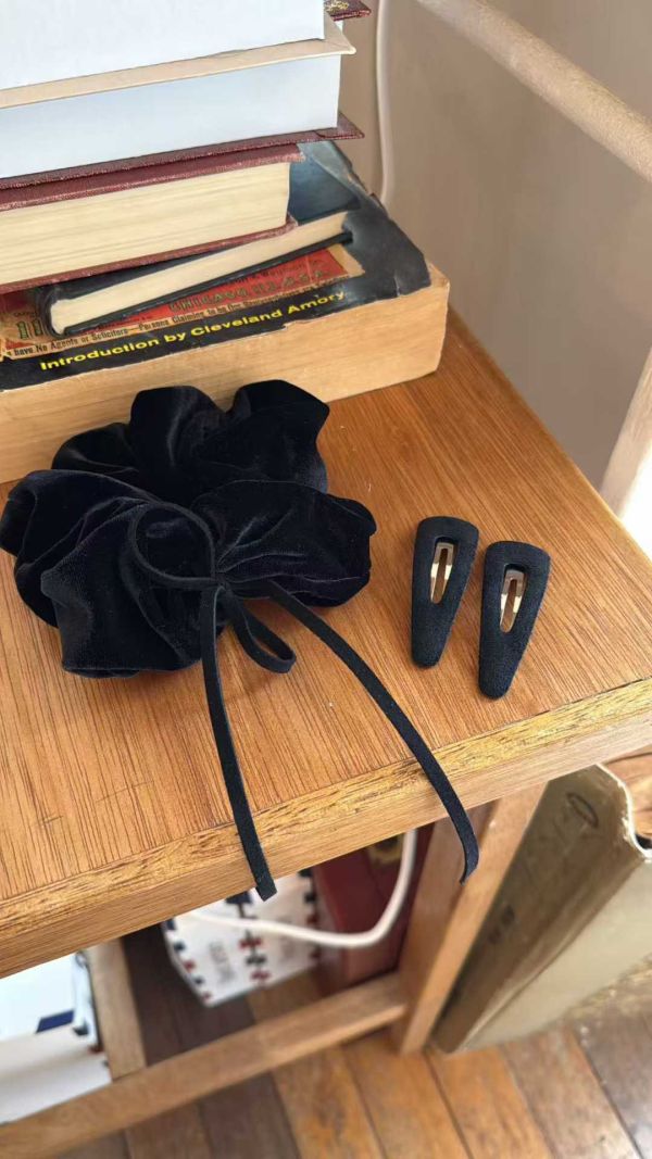 麂皮三角簍空ＢＢ夾 KT粉色豹紋化妝包小尺寸
韓國飾品
韓國耳環
耳環
髮飾
手鍊
戒指
純銀飾品
珍珠耳環
三麗鷗代購
飾品店