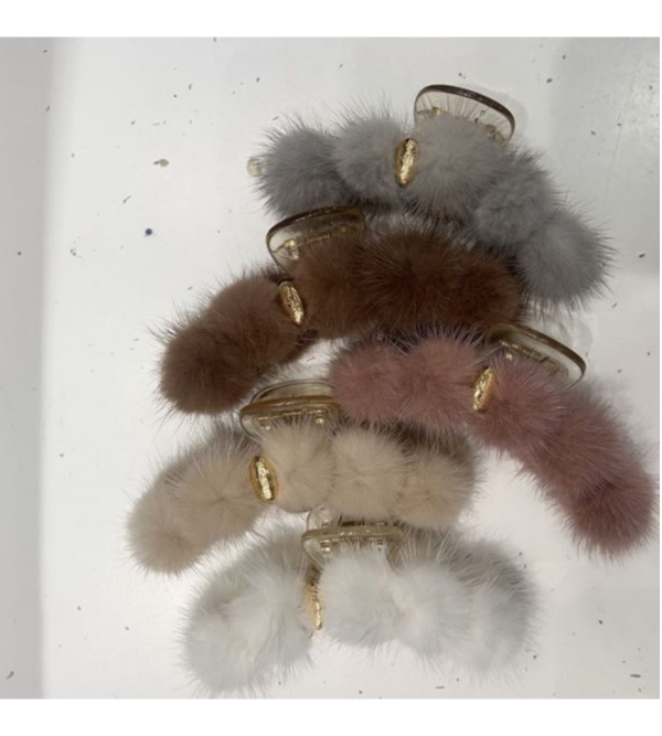 高質感毛毛小金屬牌抓夾 高質感毛毛小金屬牌抓夾
韓國飾品
韓國耳環
耳環
髮飾
大腸圈
腸圈
手鍊
戒指
純銀飾品
珍珠耳環
三麗鷗代購
飾品店