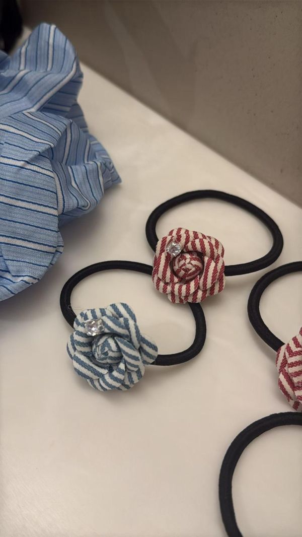 立體條紋山茶花髮圈 立體條紋山茶花髮圈
韓國飾品
韓國耳環
耳環
髮飾
手鍊
戒指
純銀飾品
珍珠耳環
三麗鷗代購
飾品店