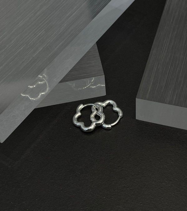 925純銀 花型圈圈簍空耳環 925純銀 
925純銀 花型圈圈簍空耳環
韓國飾品
韓國耳環
耳環
髮飾
手鍊
戒指
純銀飾品
珍珠耳環
三麗鷗代購
飾品店