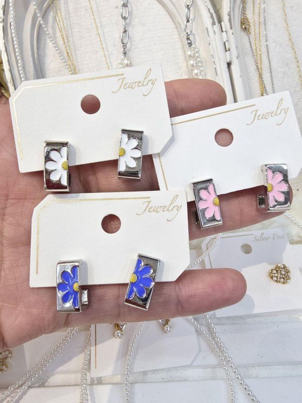 釉彩小雛菊方圈耳環3色 釉彩小雛菊方圈耳環3色
韓國飾品
韓國耳環
耳環
髮飾
手鍊
戒指
純銀飾品
珍珠耳環
三麗鷗代購
飾品店