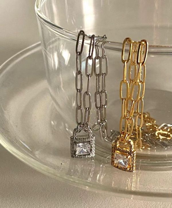 24K鍍銅 方塊鎖頭項鍊2色 24K鍍銅 方塊鎖頭項鍊2色
韓國飾品
韓國耳環
耳環
髮飾
手鍊
戒指
純銀飾品
珍珠耳環
三麗鷗代購
飾品店