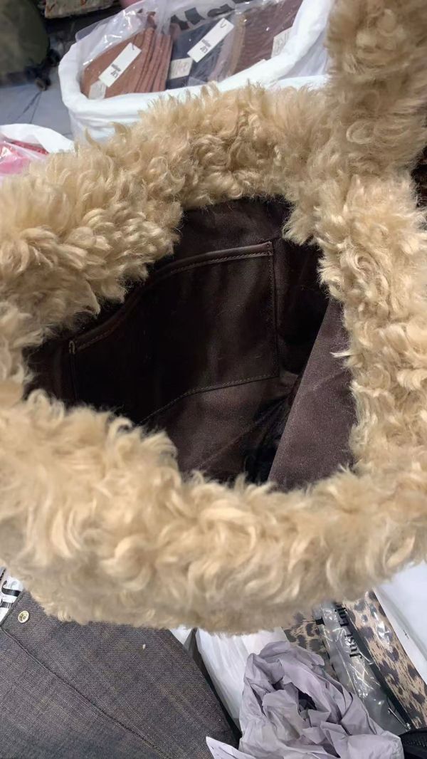 可吊娃娃毛毛斜背包 可吊娃娃毛毛斜背包
韓國飾品
韓國耳環
耳環
髮飾
大腸圈
腸圈
手鍊
戒指
純銀飾品
珍珠耳環
三麗鷗代購
飾品店