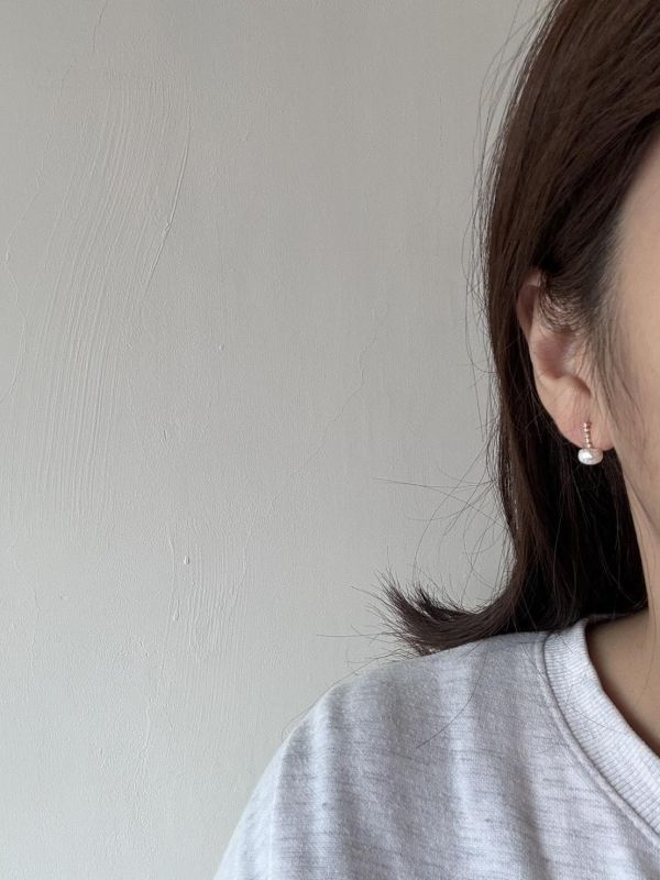 鋯石淡水珍珠耳環 鋯石淡水珍珠耳環
蝴蝶結耳環
韓國飾品
韓國耳環
耳環
髮飾
大腸圈
腸圈
手鍊
戒指
純銀飾品
珍珠耳環
三麗鷗代購
飾品店