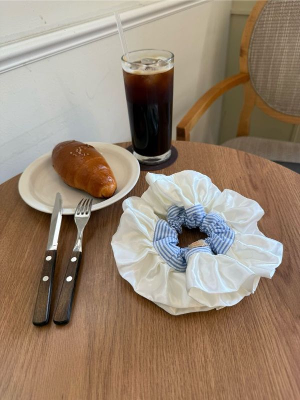 超大條紋白色滾邊腸圈 韓國飾品
韓國耳環
耳環
髮飾
手鍊
戒指
三麗鷗代購
飾品店
韓國
超大條紋白色滾邊腸圈
