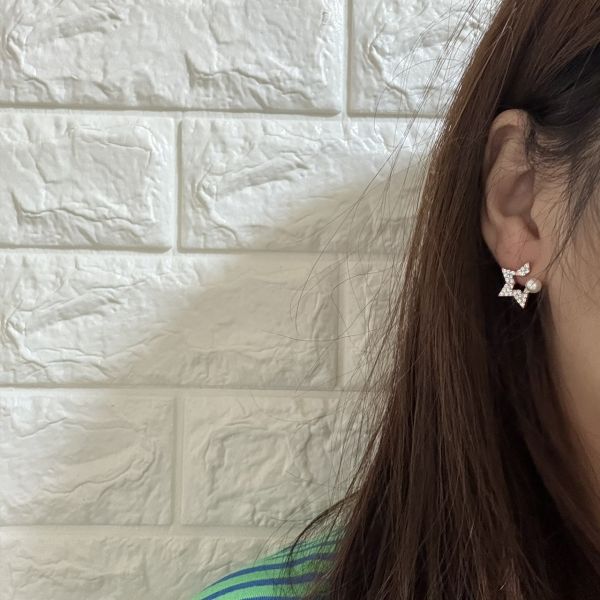 簍空星星珍珠耳環 鋯石耳環
簍空星星珍珠耳環
韓國飾品
韓國耳環
耳環
髮飾
大腸圈
腸圈
手鍊
戒指
純銀飾品
珍珠耳環
三麗鷗代購
飾品店