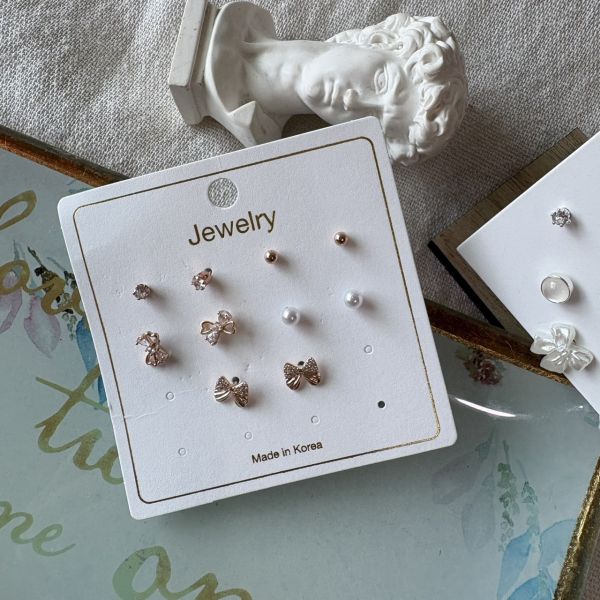 蝴蝶結珍珠多組合耳環 2行星多組合耳環
韓國飾品
韓國耳環
耳環
髮飾
大腸圈
腸圈
手鍊
戒指
純銀飾品
珍珠耳環
三麗鷗代購
飾品店