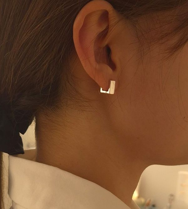 925純銀 小小方形耳扣耳環 925純銀 小小方形耳扣耳環
韓國飾品
韓國耳環
耳環
髮飾
手鍊
戒指
純銀飾品
珍珠耳環
三麗鷗代購
飾品店