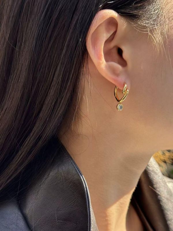 個性雙圈小鑽耳環2色 鍍銅24K寬版4/3圈耳環2色
韓國耳環
耳環
髮飾
手鍊
戒指
純銀飾品
珍珠耳環
三麗鷗代購
飾品店