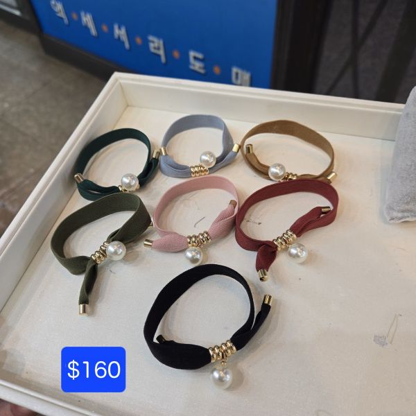 金屬環珍珠打結髮圈 金屬環珍珠打結髮圈
韓國飾品
韓國耳環
耳環
髮飾
大腸圈
腸圈
手鍊
戒指
純銀飾品
珍珠耳環
三麗鷗代購
飾品店