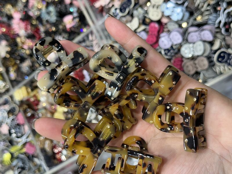 CREATION FRANCE 彩色點點小抓夾4色 蝴蝶結植絨拼接格紋三角簍空髮夾4色
韓國飾品
韓國耳環
耳環
髮飾
手鍊
戒指
純銀飾品
珍珠耳環
三麗鷗代購
飾品店