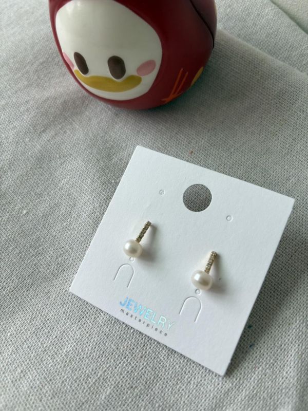 鋯石淡水珍珠耳環 鋯石淡水珍珠耳環
蝴蝶結耳環
韓國飾品
韓國耳環
耳環
髮飾
大腸圈
腸圈
手鍊
戒指
純銀飾品
珍珠耳環
三麗鷗代購
飾品店