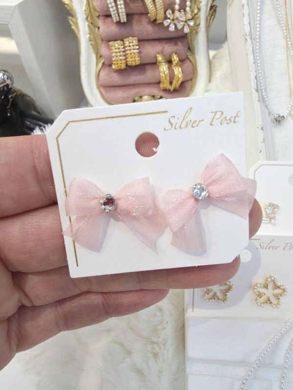 立體蝴蝶結紗小鑽3色 立體蝴蝶結紗小鑽3色
韓國飾品
韓國耳環
耳環
髮飾
手鍊
戒指
純銀飾品
珍珠耳環
三麗鷗代購
飾品店