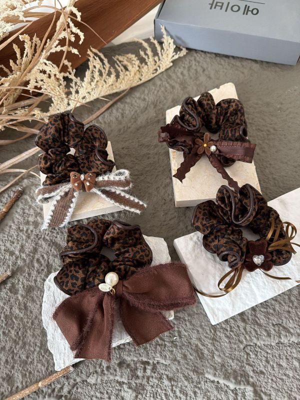 豹紋腸圈鬚邊珍珠蝴蝶結 豹紋腸圈鬚邊珍珠蝴蝶結
韓國飾品
韓國耳環
耳環
髮飾
大腸圈
腸圈
手鍊
戒指
純銀飾品
珍珠耳環
三麗鷗代購
飾品店