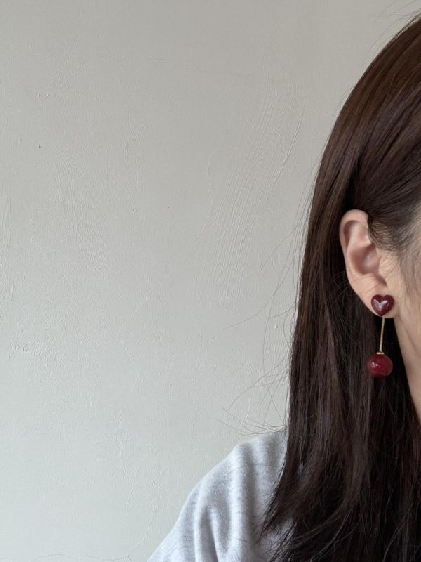 愛心+紅色珠珠垂墜長耳環 愛心+紅色珠珠垂墜長耳環
蝴蝶結耳環
韓國飾品
韓國耳環
耳環
髮飾
大腸圈
腸圈
手鍊
戒指
純銀飾品
珍珠耳環
三麗鷗代購
飾品店