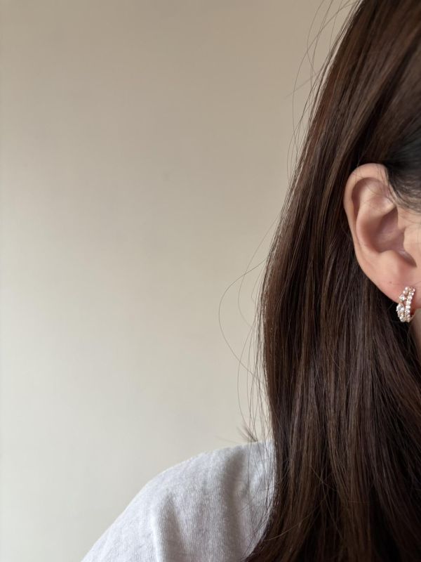 雙圈鋯石珍珠混搭耳環 雙圈鋯石珍珠混搭耳環
蝴蝶結耳環
韓國飾品
韓國耳環
耳環
髮飾
大腸圈
腸圈
手鍊
戒指
純銀飾品
珍珠耳環
三麗鷗代購
飾品店