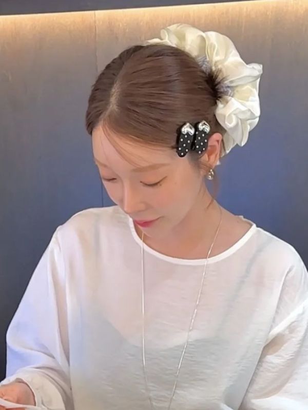 點點愛心ＢＢ髮夾二入一組 韓國飾品
韓國耳環
耳環
髮飾
手鍊
戒指
三麗鷗代購
飾品店
韓國
個性金屬小花髮夾