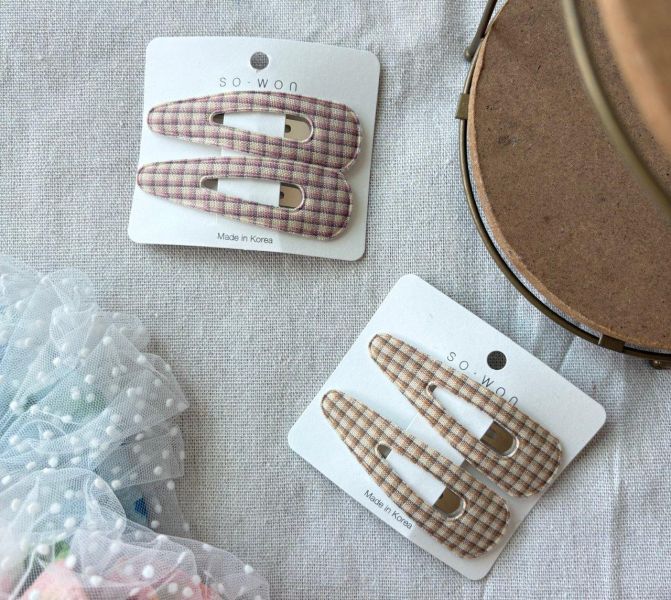 清新格子三角簍空ＢＢ髮夾2色 清新格子三角簍空ＢＢ髮夾2色
韓國耳環
耳環
髮飾
手鍊
戒指
純銀飾品
珍珠耳環
三麗鷗代購
飾品店