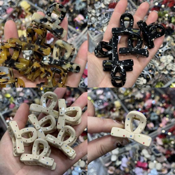 CREATION FRANCE 彩色點點小抓夾4色 蝴蝶結植絨拼接格紋三角簍空髮夾4色
韓國飾品
韓國耳環
耳環
髮飾
手鍊
戒指
純銀飾品
珍珠耳環
三麗鷗代購
飾品店