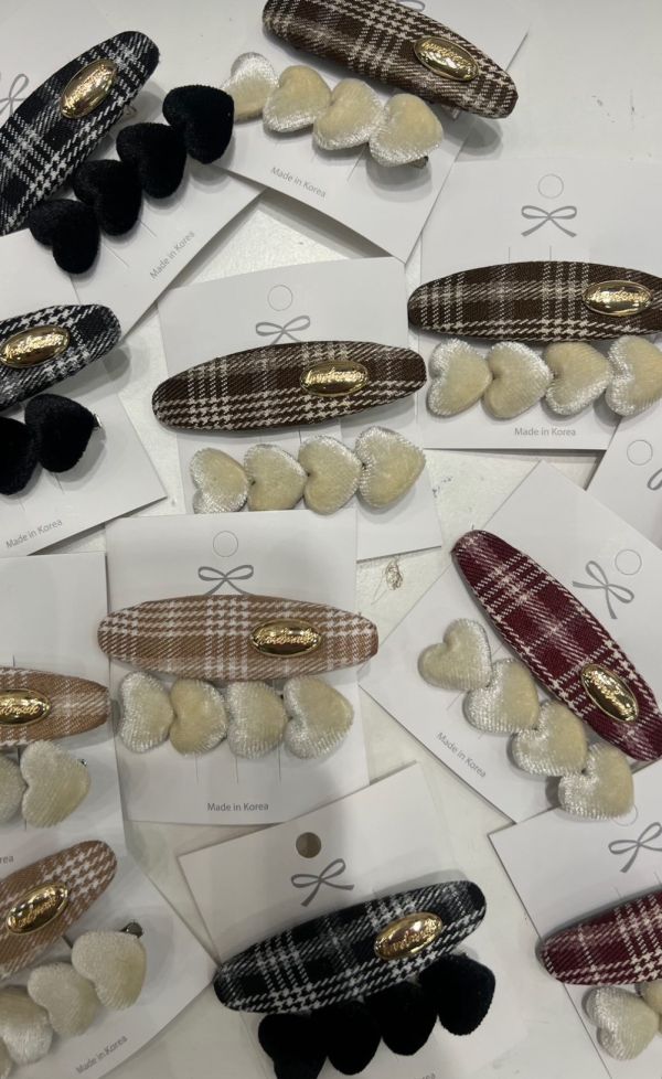 絨布愛心與格子圓牌髮夾組 絨布愛心與格子圓牌髮夾組
韓國飾品
韓國耳環
耳環
髮飾
大腸圈
腸圈
手鍊
戒指
純銀飾品
珍珠耳環
三麗鷗代購
飾品店