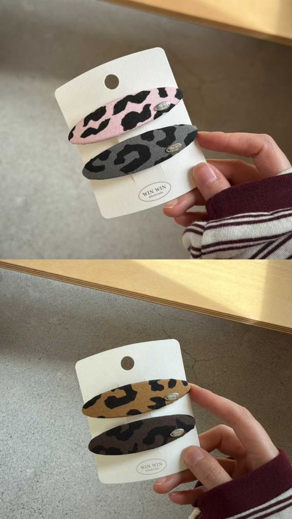 可愛色系豹紋三角簍空ＢＢ夾 KT粉色豹紋化妝包小尺寸
韓國飾品
韓國耳環
耳環
髮飾
手鍊
戒指
純銀飾品
珍珠耳環
三麗鷗代購
飾品店