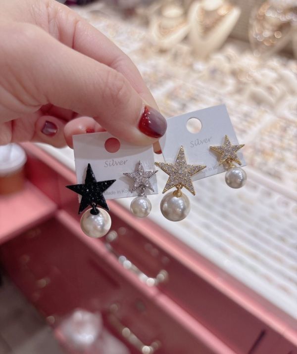 大小星星美鑽珍珠耳環 大小星星美鑽珍珠耳環
韓國飾品
韓國耳環
耳環
髮飾
手鍊
戒指
純銀飾品
珍珠耳環
三麗鷗代購
飾品店