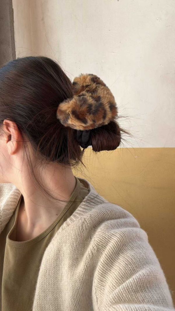 超大愛心毛毛豹紋髮圈2色 超大愛心毛毛豹紋髮圈
韓國飾品
韓國耳環
耳環
髮飾
手鍊
戒指
純銀飾品
珍珠耳環
三麗鷗代購
飾品店