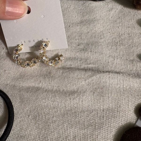 美美鋯石圈圈耳環 美美鋯石圈圈耳環
韓國飾品
韓國耳環
耳環
髮飾
大腸圈
腸圈
手鍊
戒指
純銀飾品
珍珠耳環
三麗鷗代購
飾品店