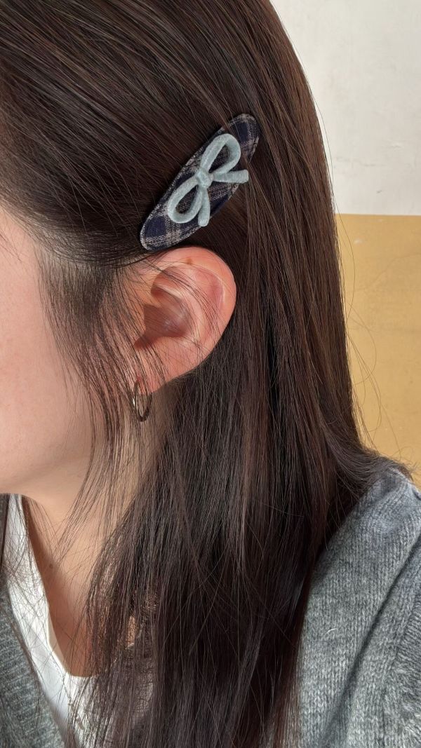 蝴蝶結植絨拼接格紋ＢＢ夾組4色 格紋簍空
蝴蝶結植絨拼接格紋ＢＢ夾組4色
韓國飾品
韓國耳環
耳環
髮飾
手鍊
戒指
純銀飾品
珍珠耳環
三麗鷗代購
飾品店