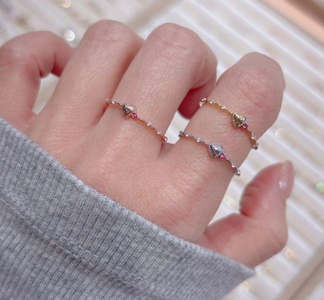 小小金屬愛心鑽戒指 金屬圈圈與鋯石耳環
韓國飾品
韓國耳環
耳環
髮飾
手鍊
戒指
純銀飾品
珍珠耳環
三麗鷗代購
飾品店