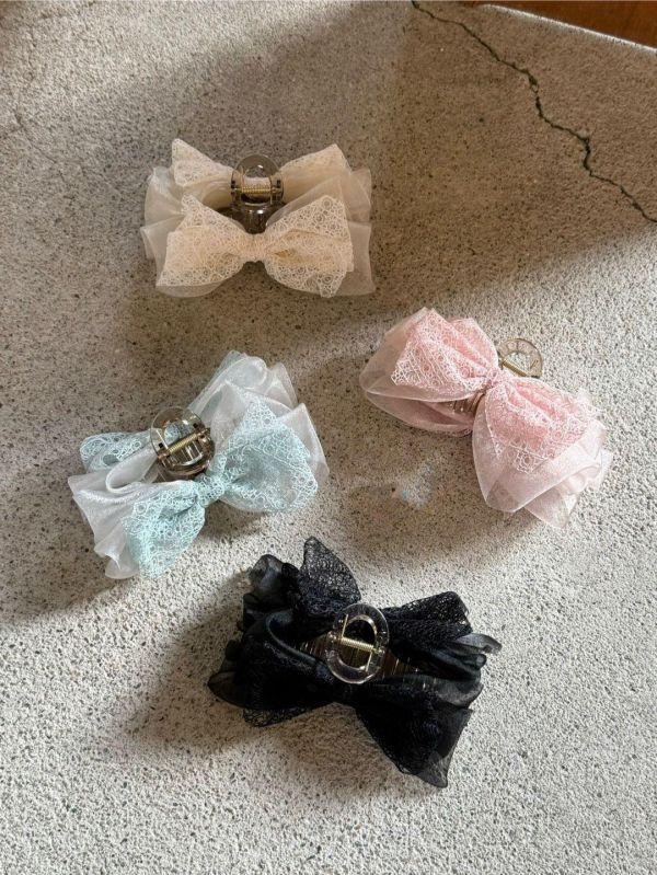 蕾絲拼接紗蝴蝶結抓夾4色 蕾絲拼接紗蝴蝶結抓夾4色
韓國飾品
韓國耳環
耳環
髮飾
手鍊
戒指
純銀飾品
珍珠耳環
三麗鷗代購
飾品店