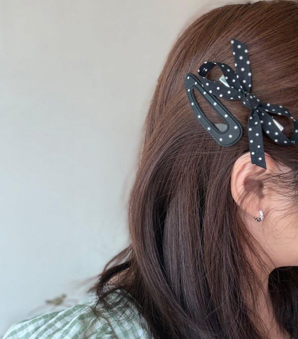 黑色點點蝴蝶結三角ＢＢ髮夾組 黑色點點蝴蝶結三角ＢＢ髮夾組
耳環
髮飾
手鍊
戒指
純銀飾品
珍珠耳環
三麗鷗代購
飾品店