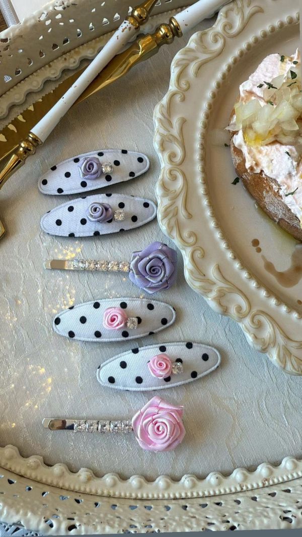 點點粉色玫瑰花ＢＢ夾2色 點點粉色玫瑰花ＢＢ夾2色
韓國飾品
韓國耳環
耳環
髮飾
手鍊
戒指
純銀飾品
珍珠耳環
三麗鷗代購
飾品店