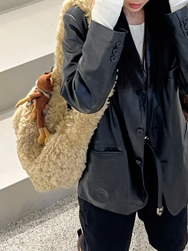 可吊娃娃毛毛斜背包 可吊娃娃毛毛斜背包
韓國飾品
韓國耳環
耳環
髮飾
大腸圈
腸圈
手鍊
戒指
純銀飾品
珍珠耳環
三麗鷗代購
飾品店