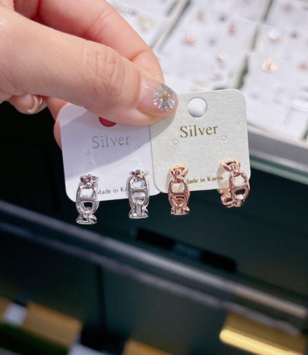 豬鼻子圈圈耳環2色 豬鼻子圈圈耳環2色
耳環
髮飾
手鍊
戒指
純銀飾品
珍珠耳環
三麗鷗代購
飾品店