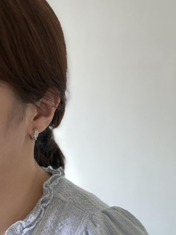 交錯鋯石小鑽圈圈耳環2色 交錯鋯石小鑽圈圈耳環2
耳環
髮飾
手鍊
戒指
純銀飾品
珍珠耳環
三麗鷗代購
飾品店