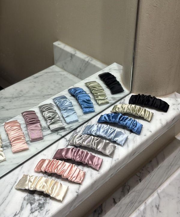 100%絲皺摺ＢＢ髮夾8色 清新格子三角簍空ＢＢ髮夾2色
韓國耳環
耳環
髮飾
手鍊
戒指
純銀飾品
珍珠耳環
三麗鷗代購
飾品店