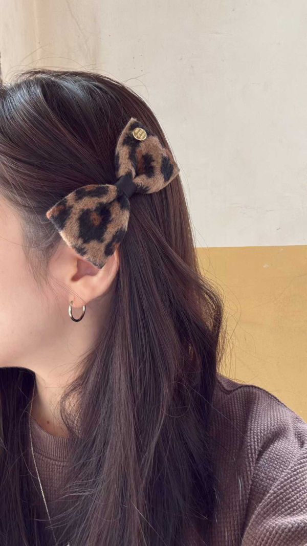 豹紋毛呢蝴蝶結髮夾2色 豹紋毛呢蝴蝶結髮圈2色
韓國飾品
韓國耳環
耳環
髮飾
手鍊
戒指
純銀飾品
珍珠耳環
三麗鷗代購
飾品店