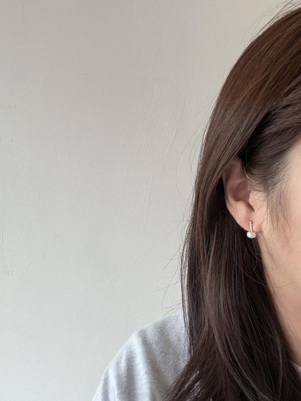 鋯石淡水珍珠耳環 鋯石淡水珍珠耳環
蝴蝶結耳環
韓國飾品
韓國耳環
耳環
髮飾
大腸圈
腸圈
手鍊
戒指
純銀飾品
珍珠耳環
三麗鷗代購
飾品店