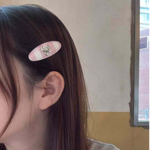 清新日系格子蝴蝶結二入一組ＢＢ夾 韓國飾品
韓國耳環
耳環
髮飾
手鍊
戒指
三麗鷗代購
飾品店
韓國
格子髮飾
清新日系格子三角ＢＢ夾
清新日系格子蝴蝶結髮夾