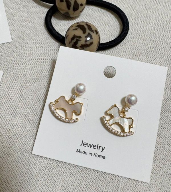 小木馬馬年耳環 小木馬馬年耳環
蝴蝶結耳環
韓國飾品
韓國耳環
耳環
髮飾
大腸圈
腸圈
手鍊
戒指
純銀飾品
珍珠耳環
三麗鷗代購
飾品店