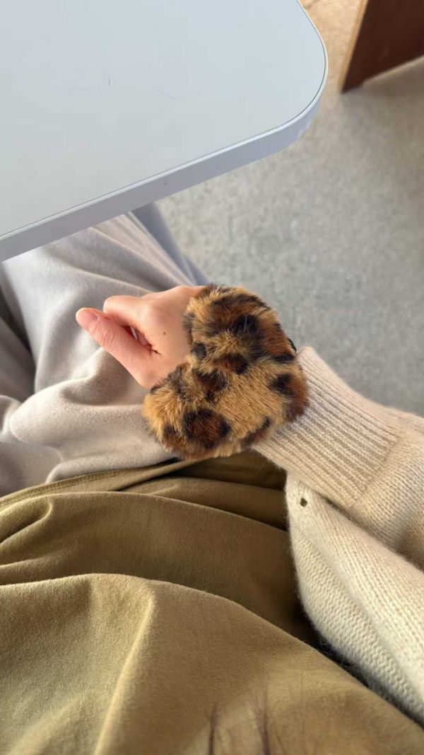 超大愛心毛毛豹紋髮圈2色 超大愛心毛毛豹紋髮圈
韓國飾品
韓國耳環
耳環
髮飾
手鍊
戒指
純銀飾品
珍珠耳環
三麗鷗代購
飾品店