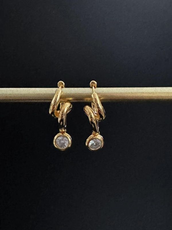 個性雙圈小鑽耳環2色 鍍銅24K寬版4/3圈耳環2色
韓國耳環
耳環
髮飾
手鍊
戒指
純銀飾品
珍珠耳環
三麗鷗代購
飾品店