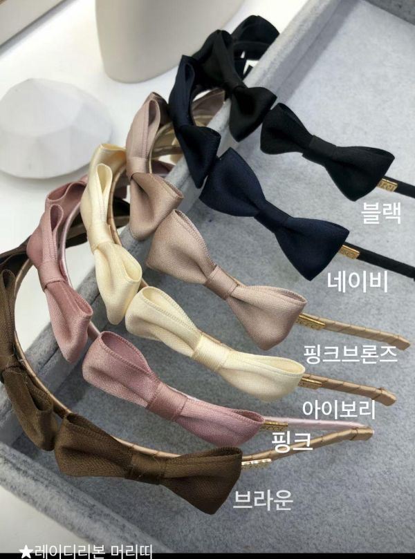 黑色蝴蝶結環繞髮箍 黑色蝴蝶結環繞髮箍
韓國飾品
韓國耳環
耳環
髮飾
手鍊
戒指
純銀飾品
珍珠耳環
三麗鷗代購
飾品店