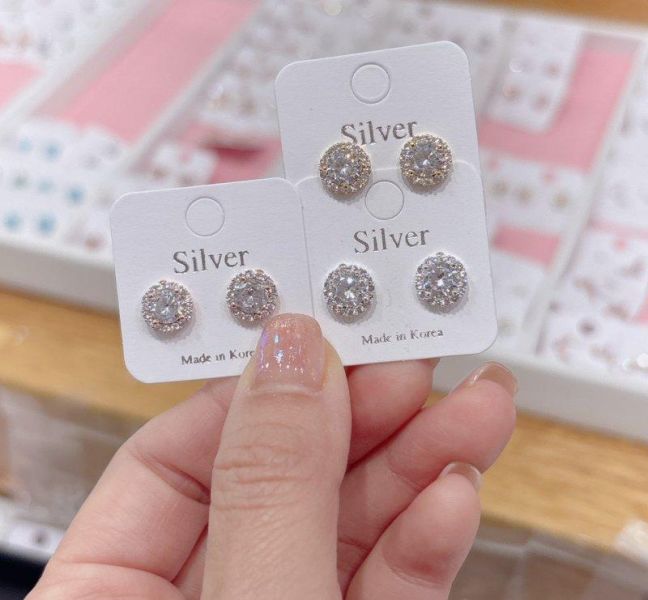 圓型鑽環繞鑽貼耳耳環 貼耳耳環
圓型鑽環繞鑽貼耳耳環
韓國飾品
韓國耳環
耳環
髮飾
手鍊
戒指
純銀飾品
珍珠耳環
三麗鷗代購
飾品店