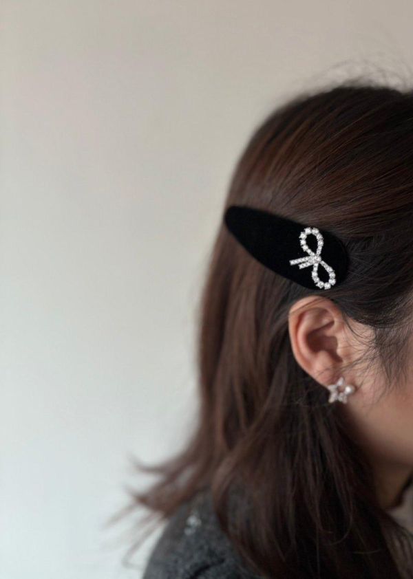 高級鋯石蝴蝶結絨布髮夾 高級鋯石蝴蝶結絨布髮夾
韓國飾品
韓國耳環
耳環
髮飾
大腸圈
腸圈
手鍊
戒指
純銀飾品
珍珠耳環
三麗鷗代購
飾品店