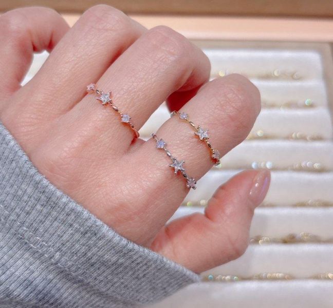 星星彩鑽排列戒指 星星彩鑽排列戒指
韓國飾品
韓國耳環
耳環
髮飾
手鍊
戒指
純銀飾品
珍珠耳環
三麗鷗代購
飾品店