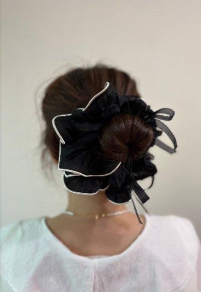 花形滾邊蝴蝶結紗大腸圈 小花蕾絲滾邊拼接紗髮圈
花形滾邊蝴蝶結紗大腸圈
韓國飾品
韓國耳環
耳環
髮飾
手鍊
戒指
純銀飾品
珍珠耳環
三麗鷗代購
飾品店